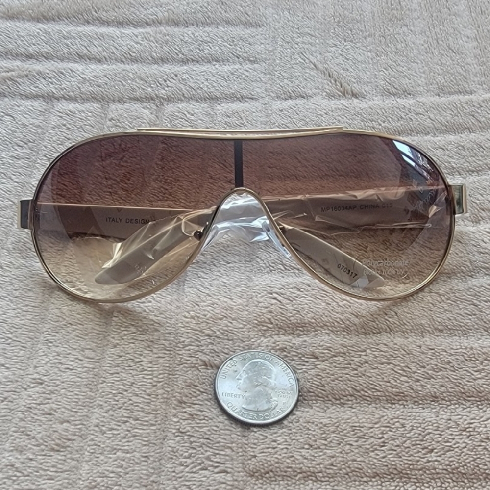 Racer pilot style sunglasses